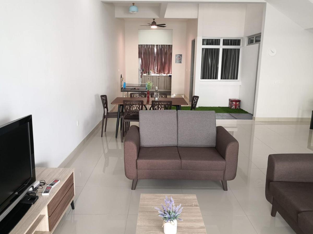 Sparkling Clean Homestay @ Kota Kemuning - Rimbayu Teluk Panglima Garang Exterior foto
